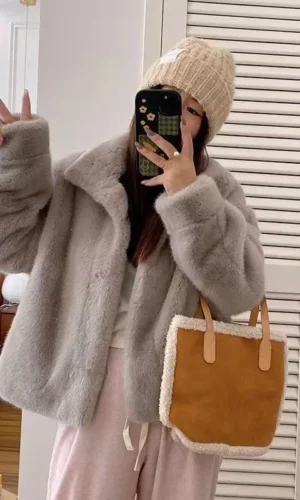 Women Fashion Stand Collar Mink Fur Top Female Long Sleeves Fox Jacket Autumn and Winter Lady Short Leather Fur Outwear
