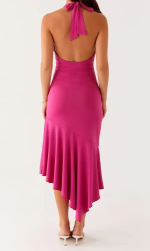 Elegant Sleeveless Halter Neck Dress with Open Back and Pleated Hem Perfect for Summer Parties and Events